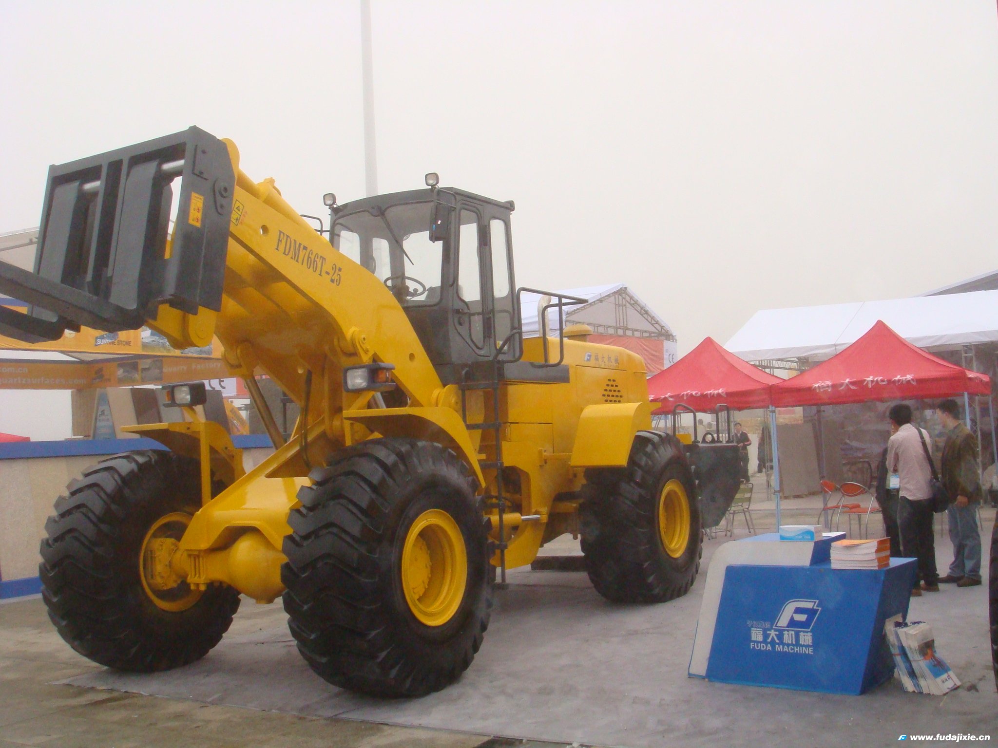 福大25吨叉装车FDM766T-25亮相2011年厦门华体会官方端网站登录入口-华体会(中国)